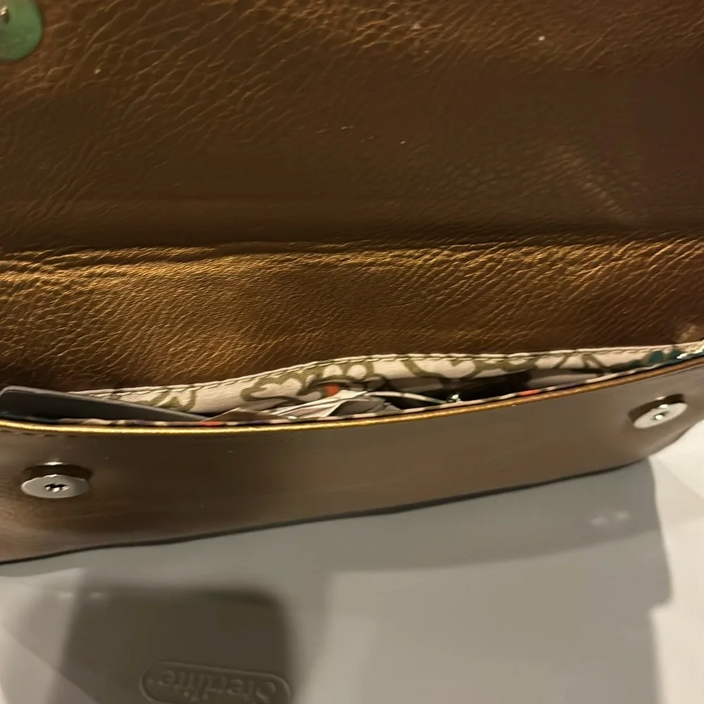 2Chique Boutique Women's Kiss Mark Bronze Clutch
